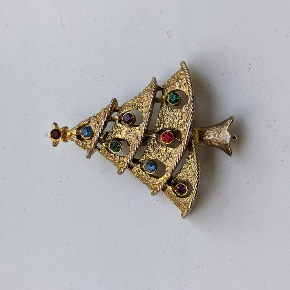 Vintage JJ Jonette Jewelry Christmas Tree Pin